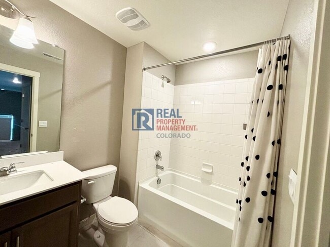 Building Photo - 2051 Rosette Ln