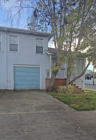 Building Photo - 3700 Magee Ave