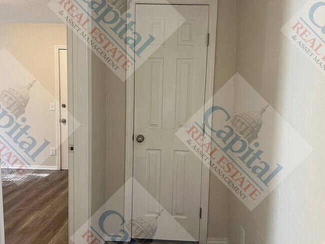 Building Photo - Great 4 Bedroom!!!