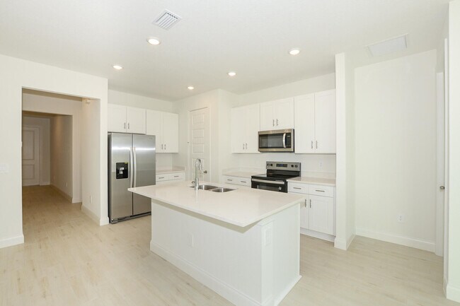 Building Photo - 6312 Cloverdale Ave