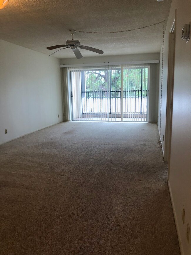 Building Photo - Annual Rental! 1BR/1BA 55+ Condo on the Is...