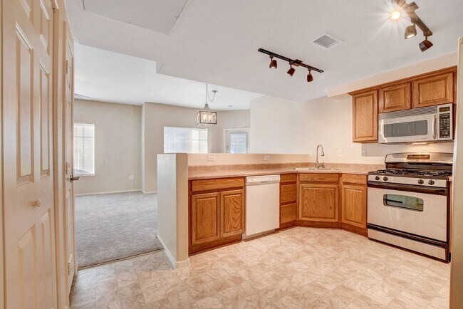 Building Photo - FIRST FLOOR CONDO IN GATED COMMUNITY W/ SINGLE CAR GARAGE