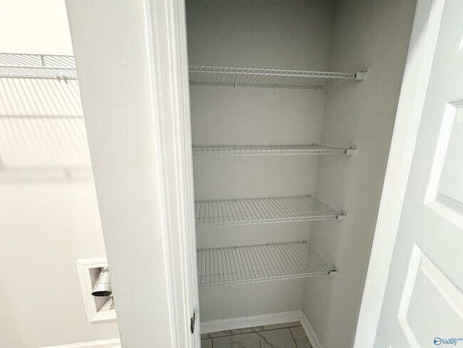 Building Photo - 139 Little Britain St