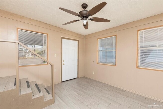 Building Photo - 15 Stagecoach Dr