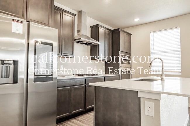 Building Photo - 9844 Cronin St