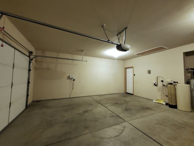 Building Photo - 1506 Desert Springs Ave