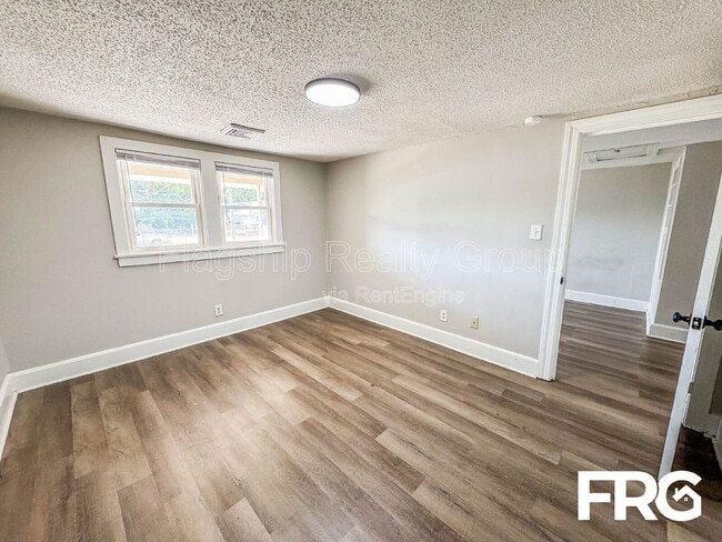 Building Photo - 600 Howell St