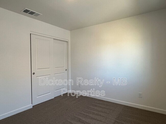 Building Photo - 8923 Wolf Moon Dr