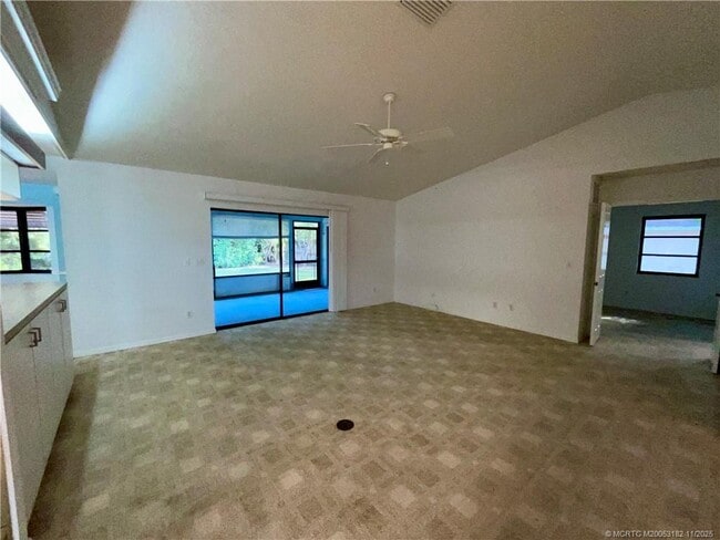 Building Photo - 2041 SE Floresta Dr