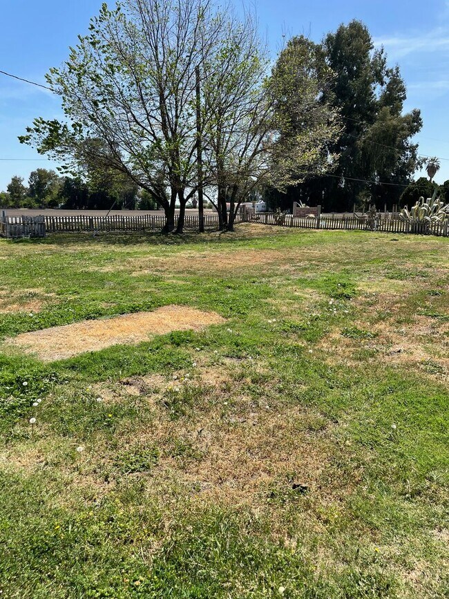 Building Photo - COMING SOON-Beautiful Country-Style Home in Dos Palos, CA!
