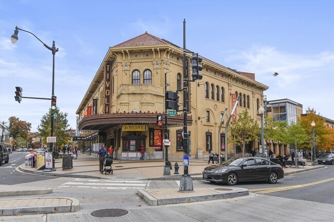 Building Photo - 1390 Kenyon St NW