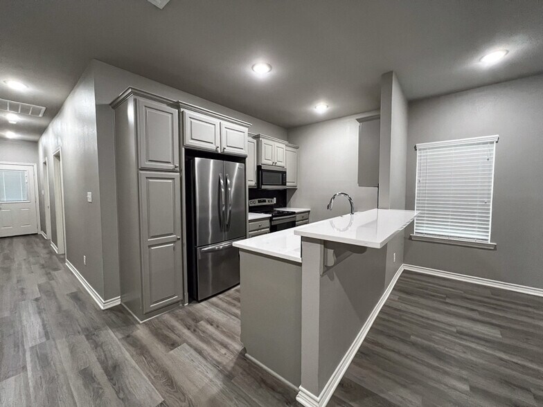 Building Photo - 16104 Echo Glen Dr