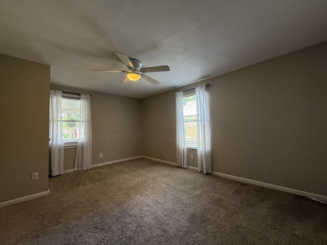 Building Photo - 509 Live Oak StreetUnit 2
