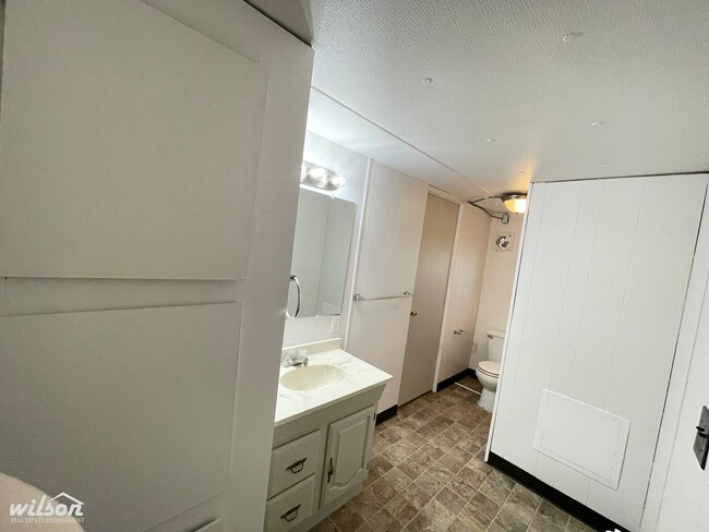 Building Photo - Spacious 4-Bedroom Home in Mabton, WA – Pet Friendly!