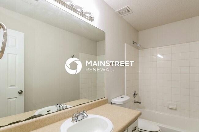 Building Photo - 4 Bedroom Pet-Friendly Home in MEMPHIS, TN with Main Street Renewal