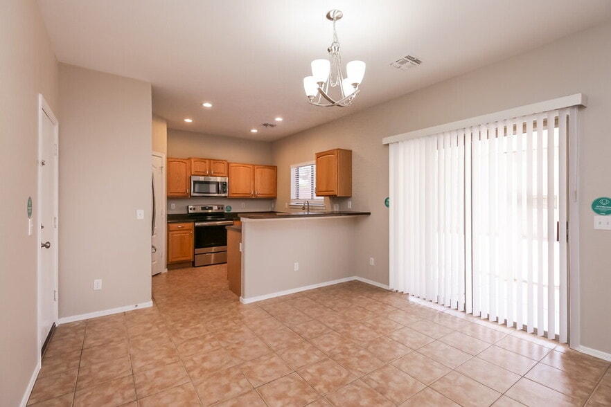 Building Photo - 2581 E Bellerive Dr