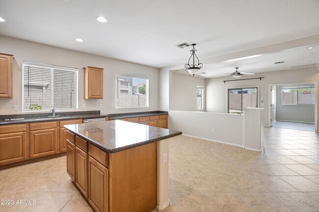 Building Photo - 3255 E Castanets Dr