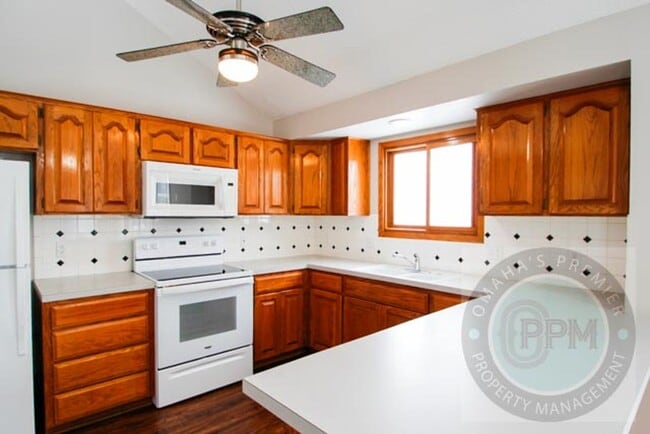 Building Photo - Comfortable and Cozy 3 Bedroom/2 Bath Home