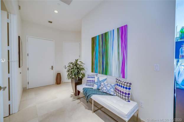 Building Photo - 15811 Collins Ave