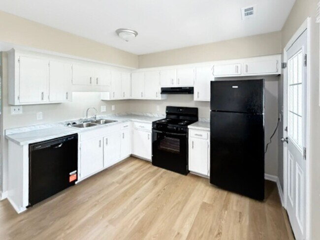 Building Photo - 1312 Athens Dr