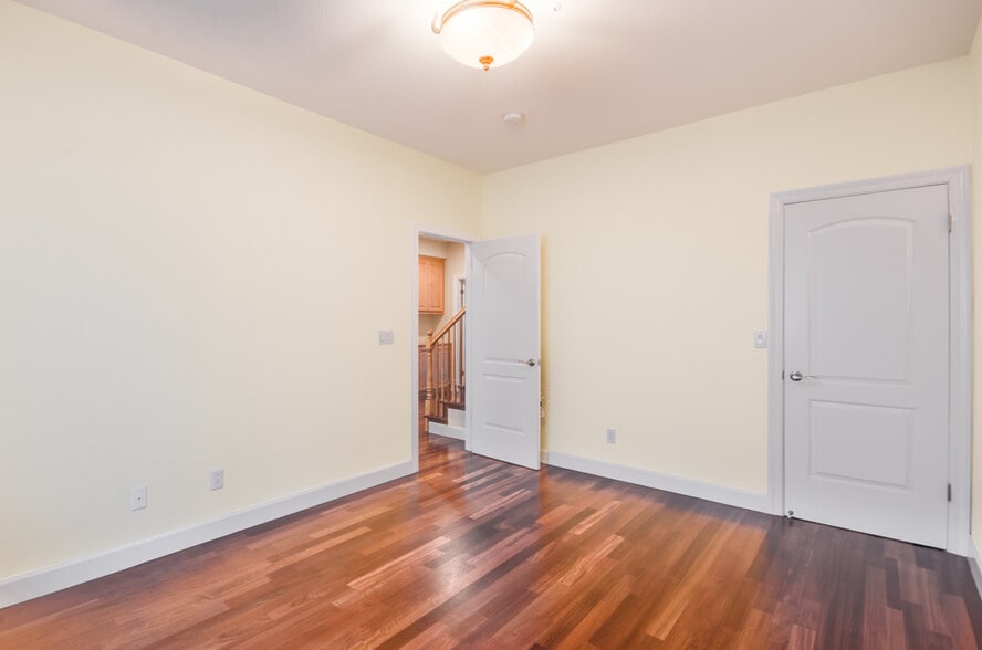 Building Photo - 55 Golden Aster Ct