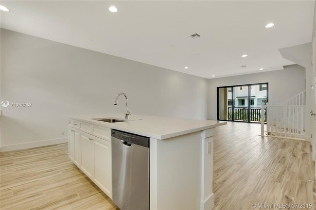 Building Photo - 5651 Hood Rd