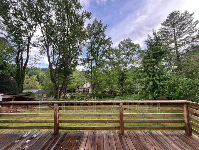 Building Photo - 7 Brookcliff Dr