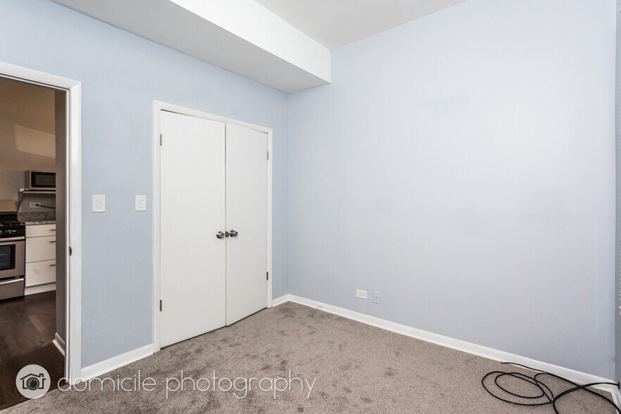 Building Photo - 1057 W Cornelia Ave