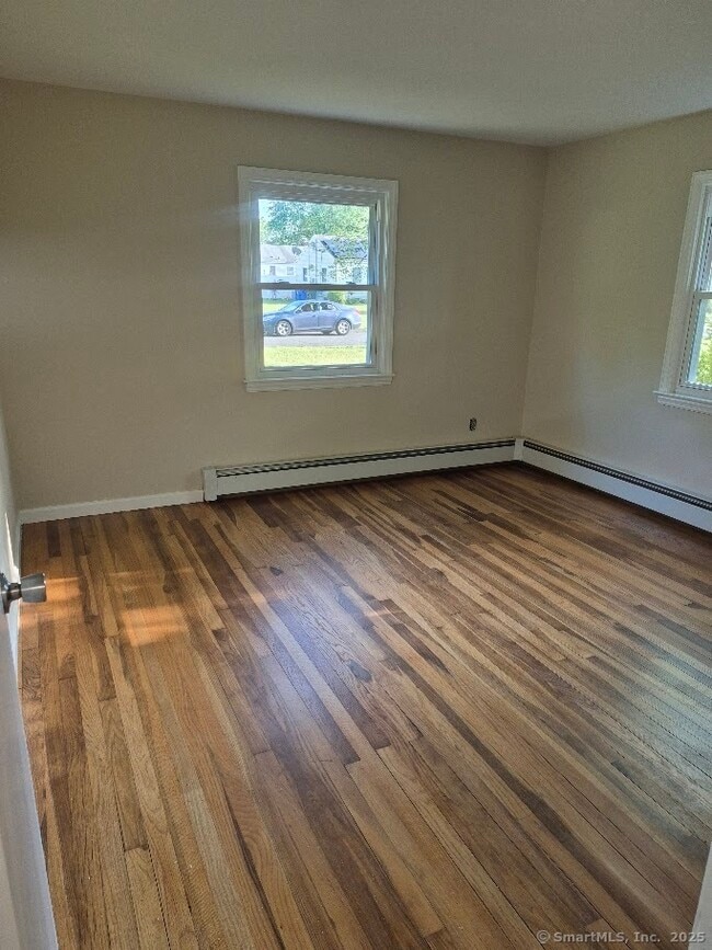 Building Photo - 404 Denslow St