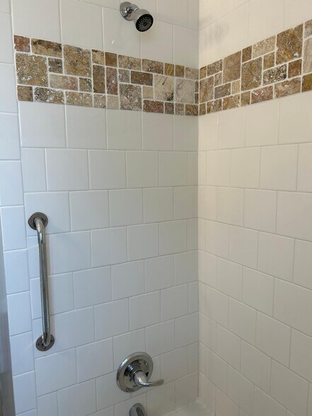 Building Photo - 2604 Dellwood Ave