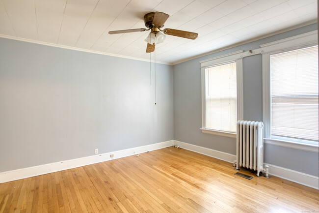 Building Photo - 226 Ledgeside Ave