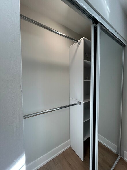 Building Photo - 540 W Aldine Ave