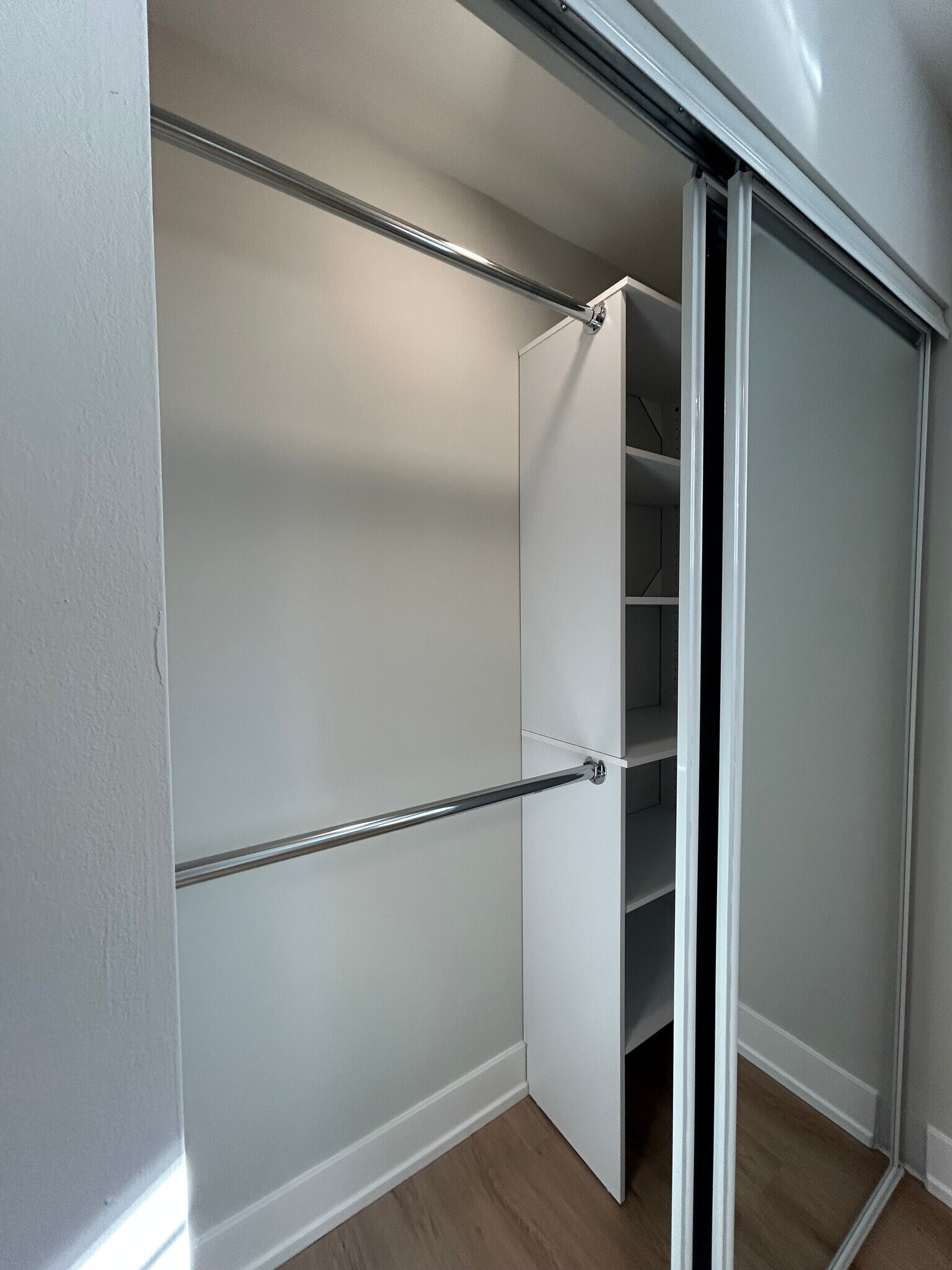 Building Photo - 540 W Aldine Ave