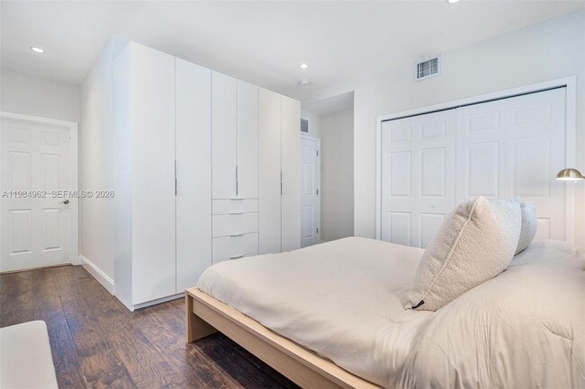 Building Photo - 920 SW 9th St