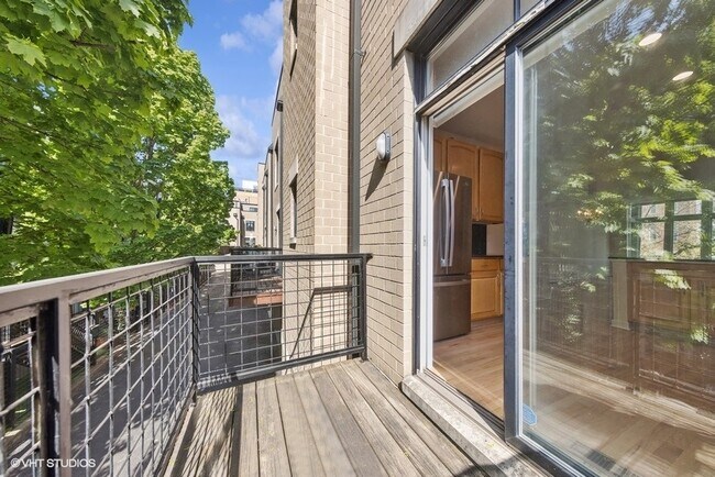 Building Photo - 1707 W Diversey Pkwy