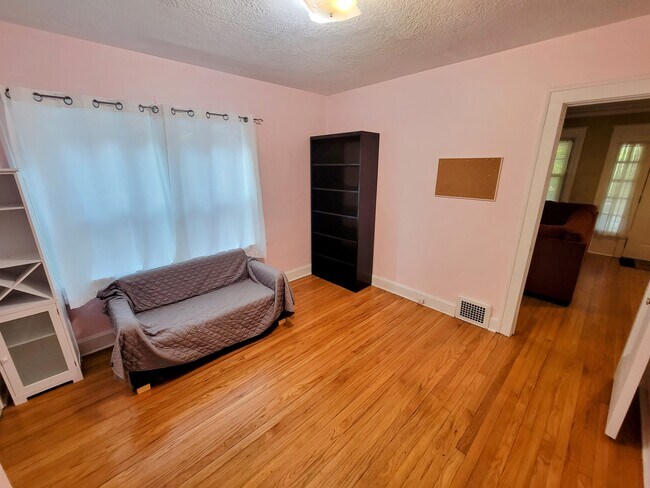 Building Photo - 5830 Holmes St