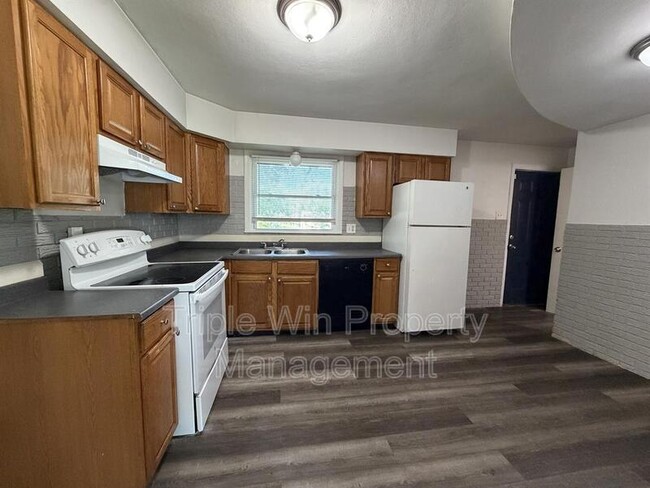 Building Photo - 6801 Knoll Ave