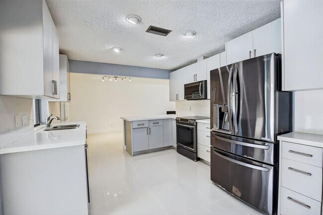 Building Photo - 8201 SW 57th St