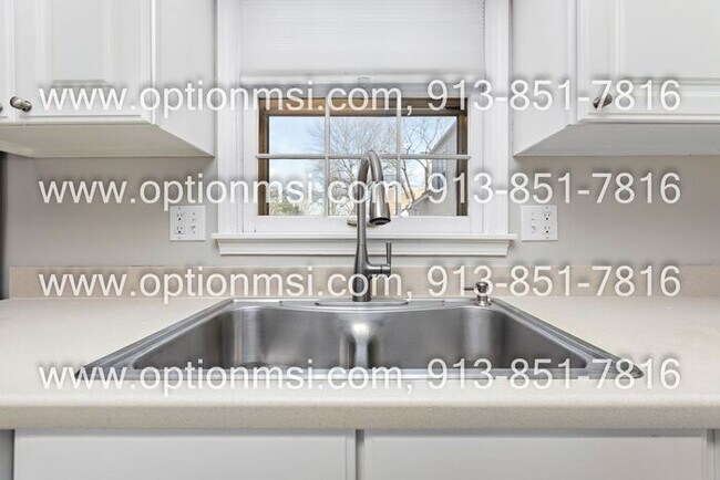 Building Photo - Lenexa West Subdivision