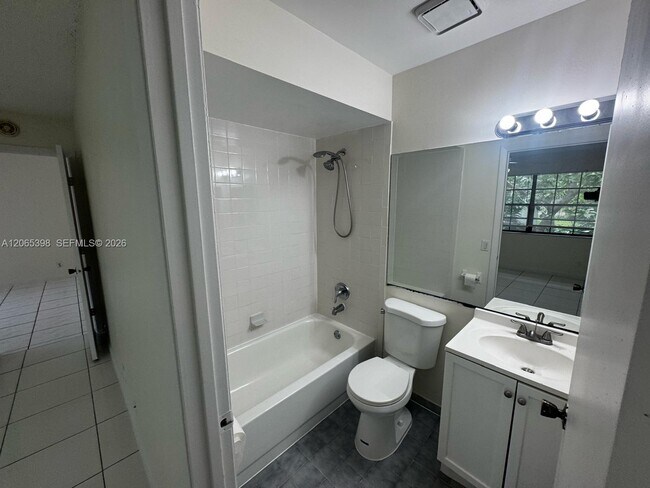 Building Photo - 8848 NW 76th Ct