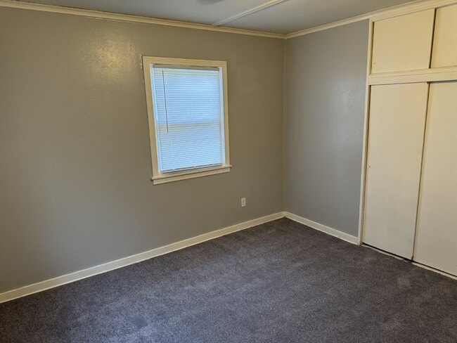 Building Photo - Nice 2 Bedroom 1 Bath Single Family on a Q...