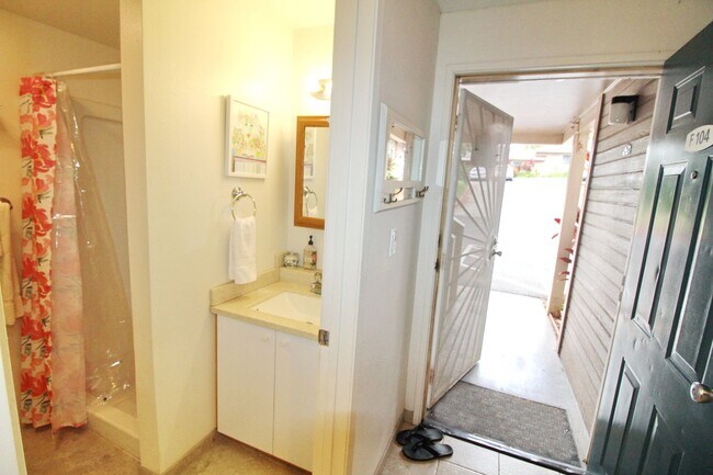 Building Photo - AUGUST RENT FREE for 1 YEAR LEASE SIGNED F...