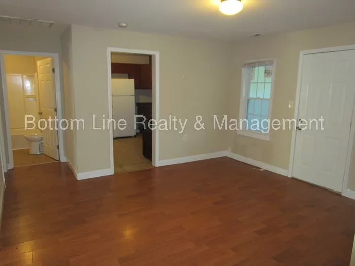 Building Photo - Room in Single Family Home on Plainview Rd