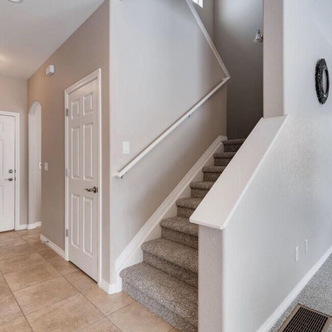 Building Photo - Wonderful Newer Home