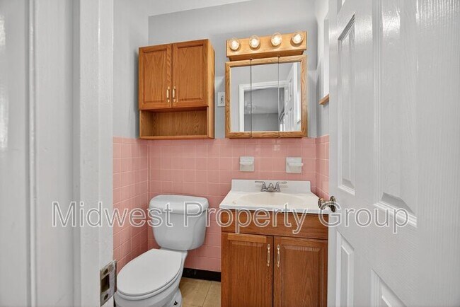 Building Photo - 1225 Night Dr