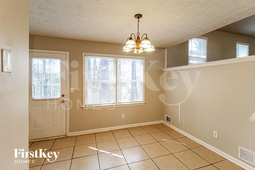 Building Photo - 911 Providence Way