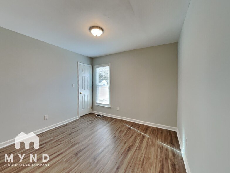 Building Photo - 1205 Spruce Dr