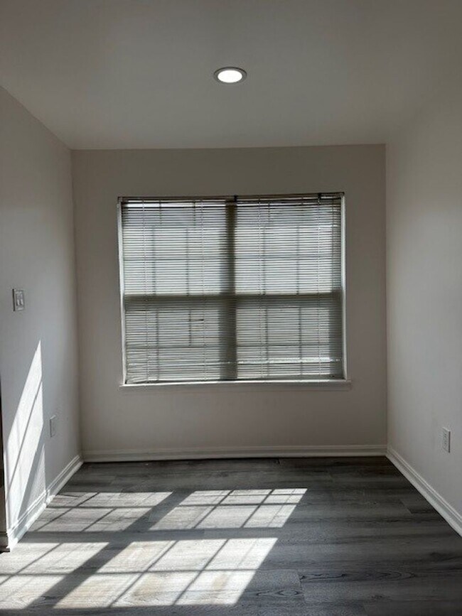 Building Photo - 6212 Spring Knoll Dr