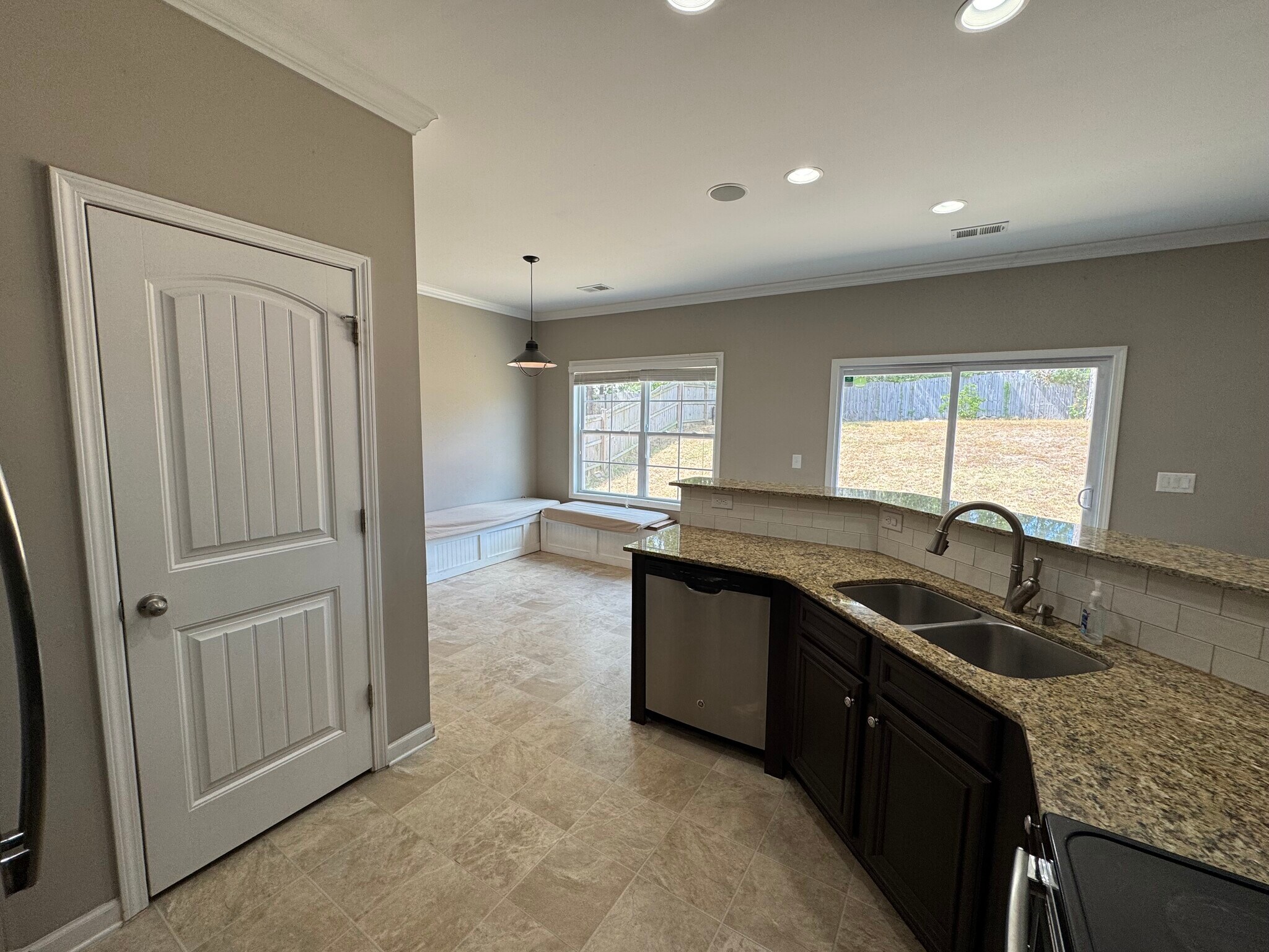 Building Photo - 440 Colony Lakes Dr