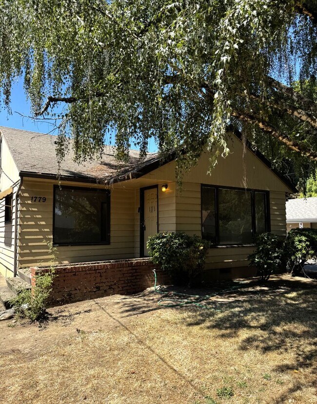 Building Photo - 3 bed 1 bath Home in Northeast Salem